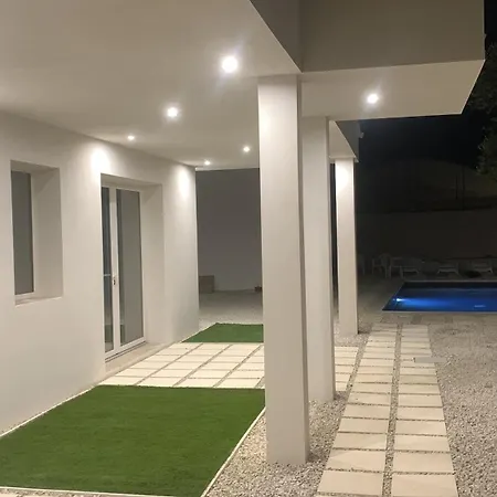 White Houses Luxury And Pool *