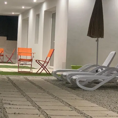 White Houses Luxury And Pool סקוליטי
