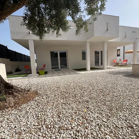 White Houses Luxury And Pool וילה סקוליטי