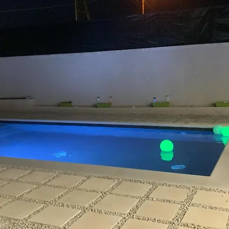 White Houses Luxury And Pool