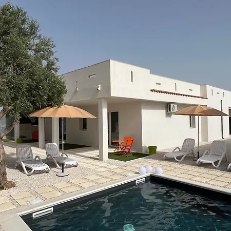 White Houses Luxury And Pool סקוליטי