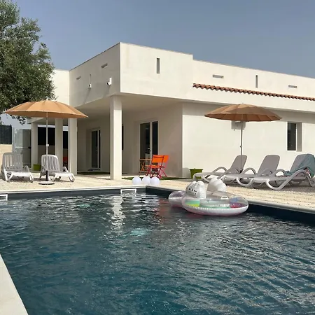 White Houses Luxury And Pool וילה