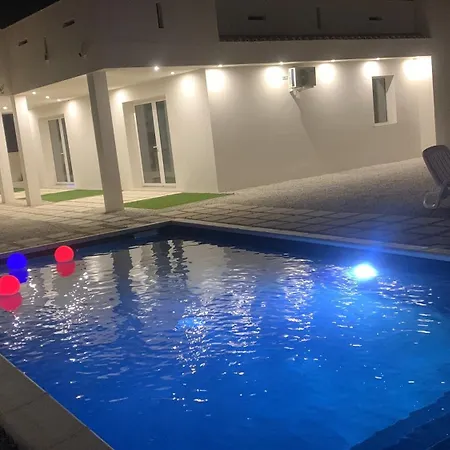White Houses Luxury And Pool